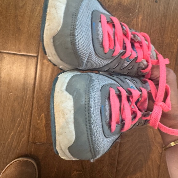 Women’s Nike shoes size 8 - Picture 4 of 6